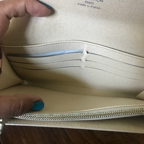 SOLD !!! LV Sarah Wallet in Damier Azur - Picture 3 of 8